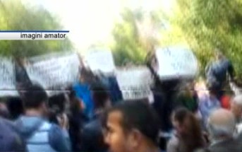 Scandal în satul Troiţa Nouă. Localnicii au blocat traseul naţional Anenii Noi-Căuşeni şi protestează împotriva închiderii şcolii