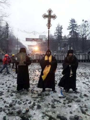 Video. Călugării de la Lavra din Kiev în mijlocul protestelor