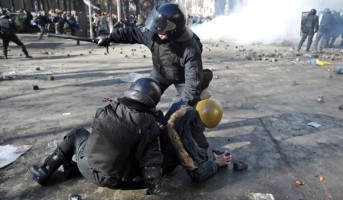 Uciderea manifestanţilor de la Kiev, pusă la cale de opoziţie