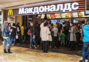 Rusia da in judecata McDonald’s si ameninta cu inchiderea lantului