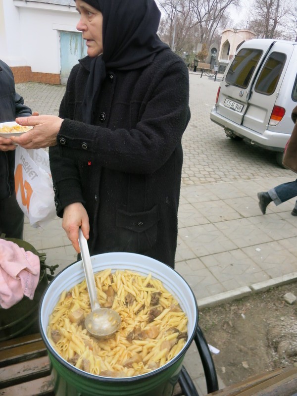 Între viață și moarte: Lupta zilnică pentru supraviețuire a boschetarilor din Chișinău