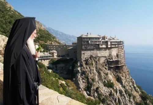 Recomandam. Sinaxa Parintilor din Sfantul Munte Athos care au intrerupt pomenirea patriarhului Bartolomeu, sustin Părinții nepomenitori din România