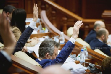 Autoritățile caută alte 45 mii de euro pentru ca deputații să poată folosi sistemul de vot electronic din Parlament