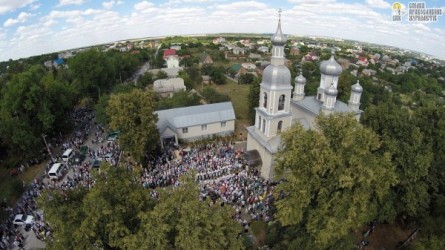 Noi presiuni: in Lavra Poceaev ar putea sluji si… schismaticii si uniatii