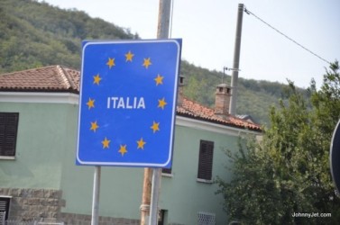 ZGUDUITOR: Mai multe femei din R. Moldova povestesc cu ochii în lacrimi cum au ajuns la muncă în Italia: Fugare, pe jos prin pădure sau ascunse în portbagaj