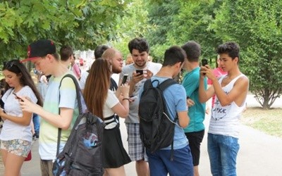 Pokemon Go şi pericolul din spatele distracţiei. Cum copiii îşi pierd minţile jucându-se „de-a prinselea”.