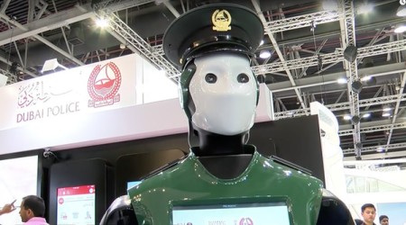 Roboţi-poliţişti vor patrula străzile din Dubai începând cu 2017