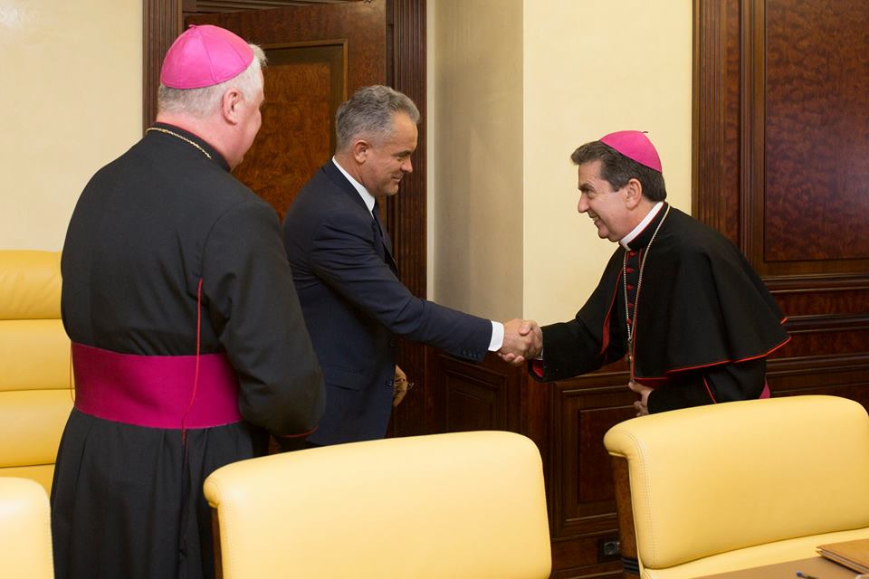 ANTIORTODOCŞII de la conducere. Vlad Plahotniuc a avut o întrevedere cu Nunțiul Papal Miguel Maury Buendia