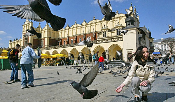 POLONIA, NAȚIUNE DEMNĂ! Își proclamă AUTONOMIA față de Bruxelles