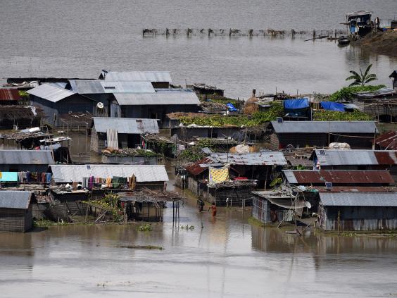 Inundaţiile din India, Bagladesh şi Nepal au luat viaţa a 1200 de persoane şi au lăsat milioane de oameni fără adăpost