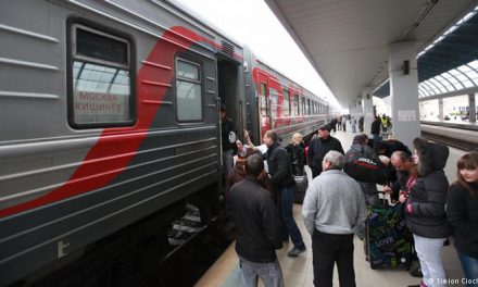 De teama că muncitorii moldoveni din Rusia ar putea reveni în Moldova, Leancă propune o soluţie prin care aceştia s-ar duce în România