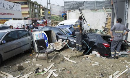 O ploaie torențială a provocat o inundație în regiunea Mamak din Ankara, iar șase persoane au fost rănite