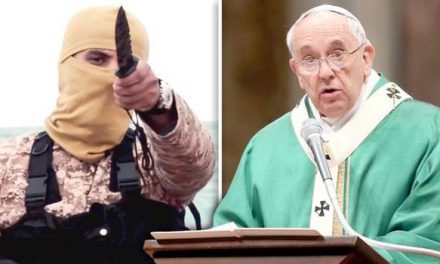 Iezuitul Francisc sare în apărarea islamului: A-l pune pe picior de egalitate cu terorismul, este o glumă