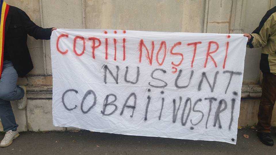 Cum îi infectează copiii vaccinați pe cei nevaccinați