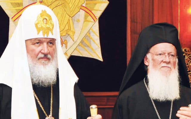 Patriarhul Constantinopolului şi al Rusiei au complotat pentru înlăturarea patriarhului (întemnițat) Irineu al Ierusalimului, iar acum se sfâșie între ei