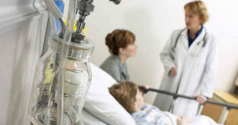 Tot mai mulţi moldoveni ajung la spital cu intoxicaţii alcoolice, iar aproximativ fiecare al zecelea pacient este copil sau adolescent