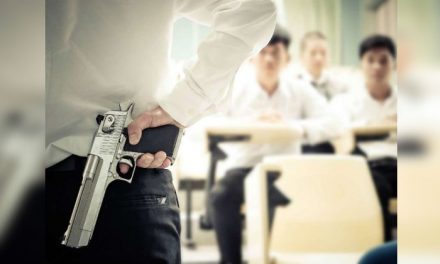 E lege în Florida: Cadrele didactice pot să poarte arme de foc în clasă