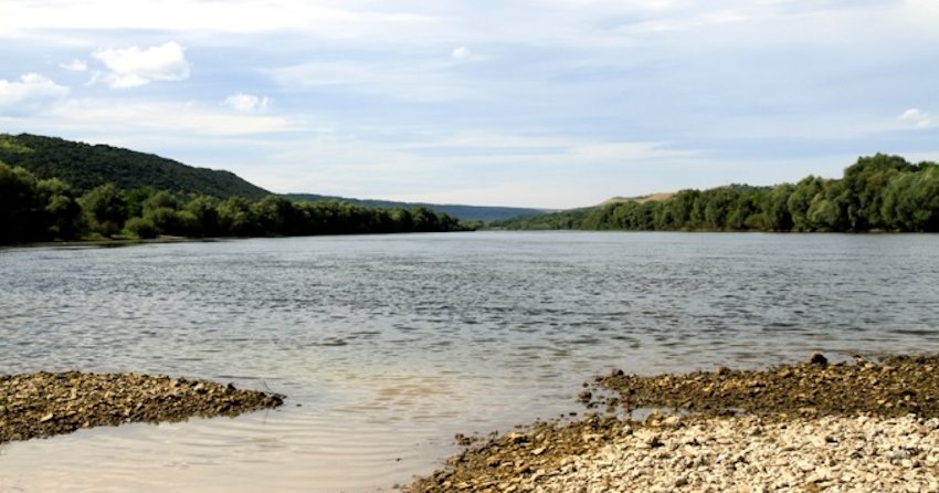 Pe cursul râurilor din Moldova sunt construite ilegal circa 1500 de lacuri artificiale