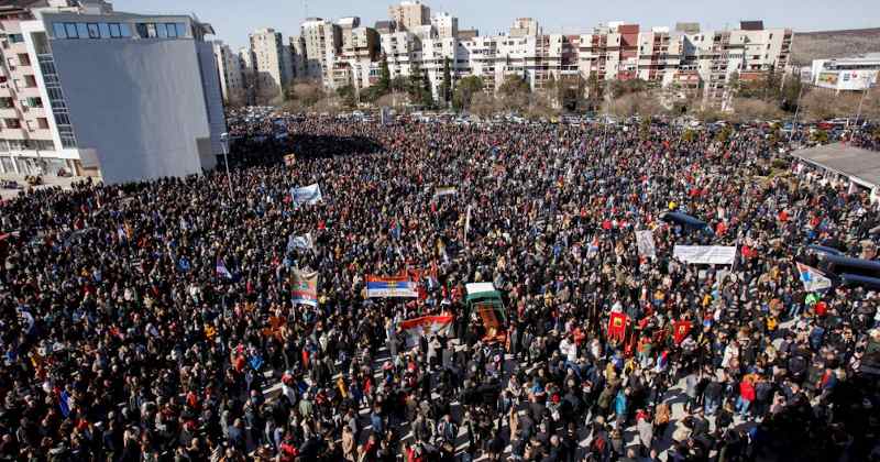 Mii de ortodocși au manifestat pașnic în Macedonia, față de o lege care permite statului să preia proprietățile Bisericii