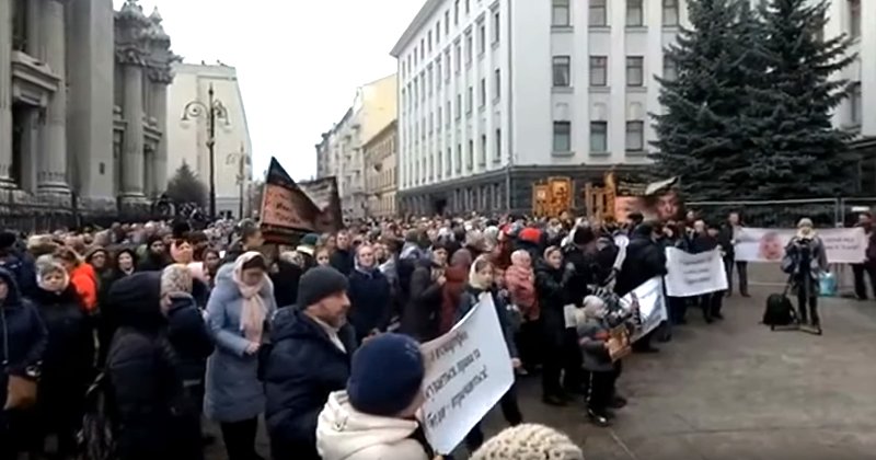 Ucraina – contra antihristului! Protestul creştinilor împotriva documentelor electronice. VIDEO