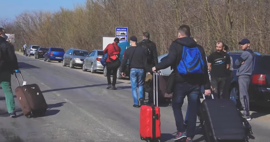 Moldovenii care se întorc din diasporă, în perioada pandemiei, intră în țară pe jos