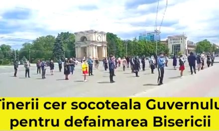 Flashmob: Un grup de tineri cer prim-ministrului să-şi prezinte scuze pentru mesajele sale denigratoare asupra Bisericii Ortodoxe