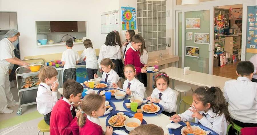 Elevii din Chişinău au revenit la alimentația tradițională, organizată în sala de mese și alte unități școlare