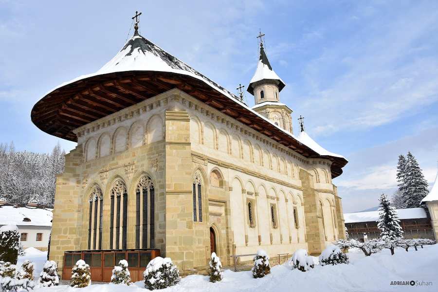 Sondaj: Biserica rămâne în topul încrederii românilor