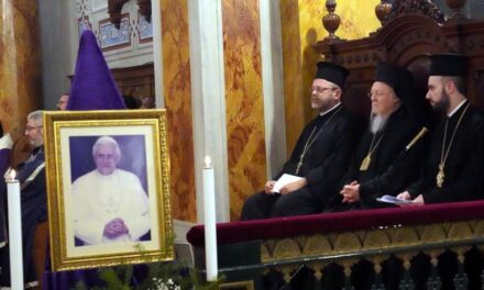 Ereziarhul Bartolomeu a participat la slujba de pomenire a lui Papa Benedict al XVI-lea