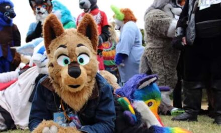 OMENIREA ESTE TRANSFORMATĂ ÎNTR-O TURMĂ FĂRĂ DE MINTE… Nebunie la o școală americană: elevii se autodefinesc ca… furries (VIDEO)