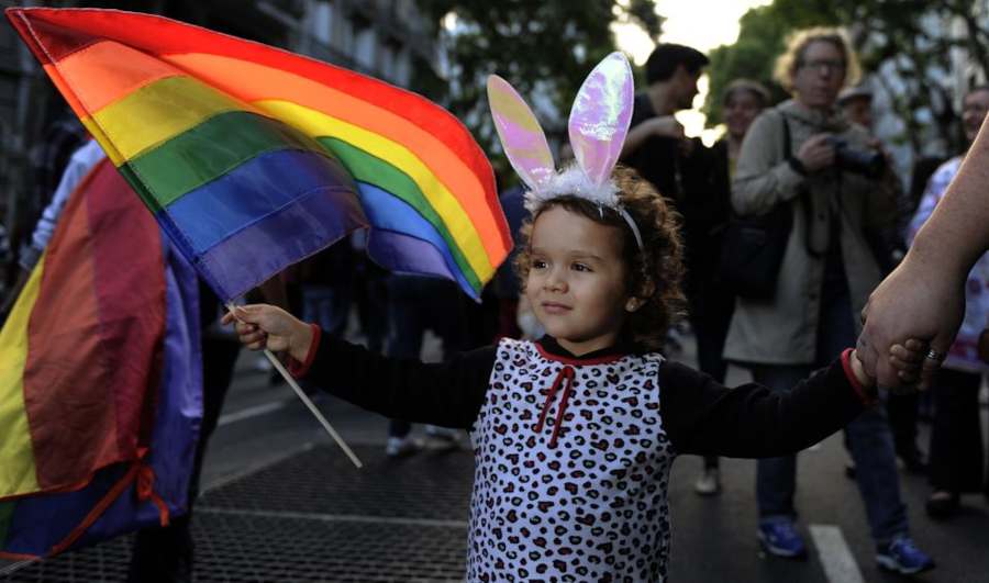 SUA, Statul Illinois: Drepturile părintești, anulate de ideologia LGBT. Copiii își pot schimba sexul fără să aibă acordul părinților