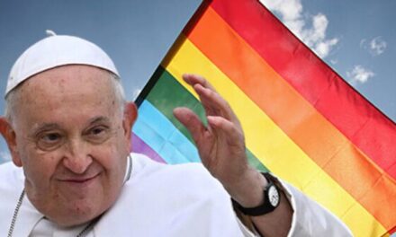 Papa Francisc îi numește „ipocriți” pe cei care se opun cuplurilor LGBT